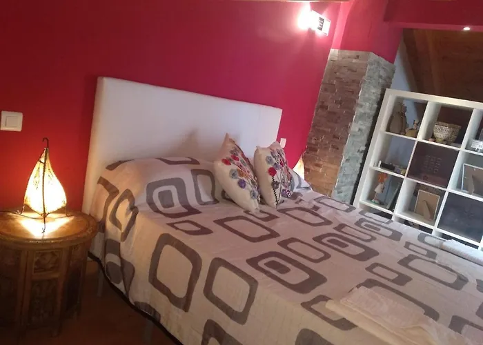 Agustina De Aragon *